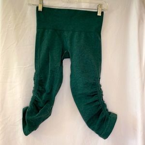 Lulu lemon 3/4 length legging Green Size S